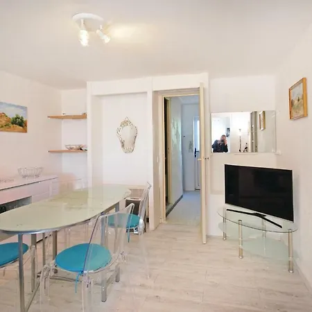 Two-bedroom Holiday In Maxime * Sainte-Maxime